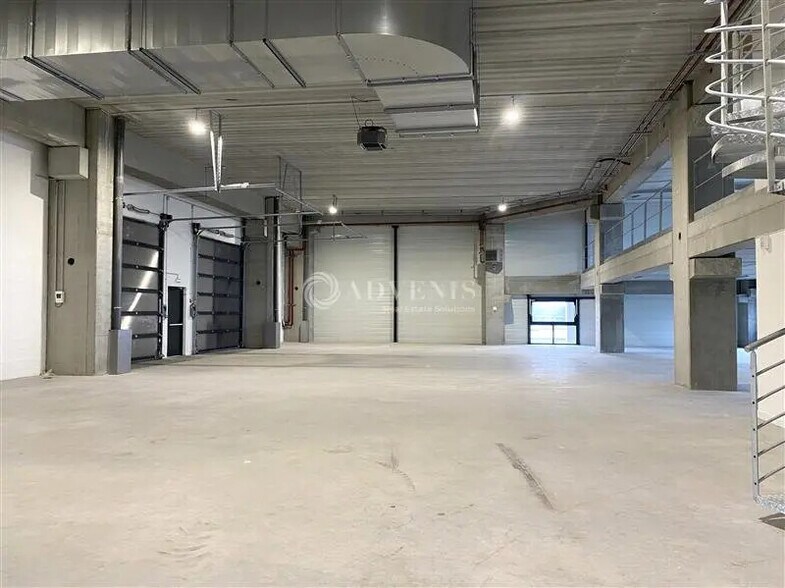 Flex in Colombes for lease - Building Photo - Image 3 of 9