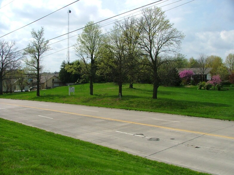 1922 N Woodbine Rd, Saint Joseph, MO 64506