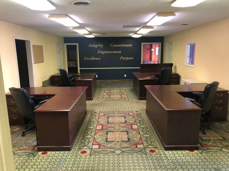 502 Wilmont Dr, Mount Sterling, KY for lease - Interior Photo - Image 2 of 17