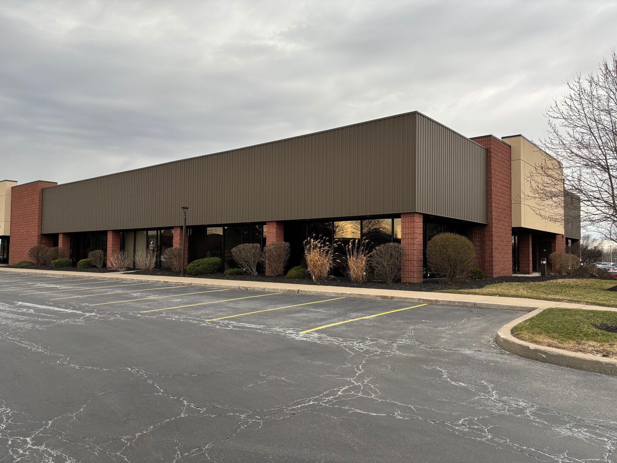 75 Town Centre Dr, Rochester, NY for lease Building Photo- Image 1 of 9