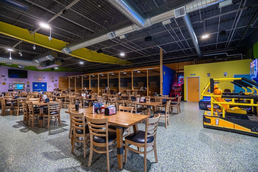 8845 Gratiot Rd, Saginaw, MI for sale - Building Photo - Image 3 of 15