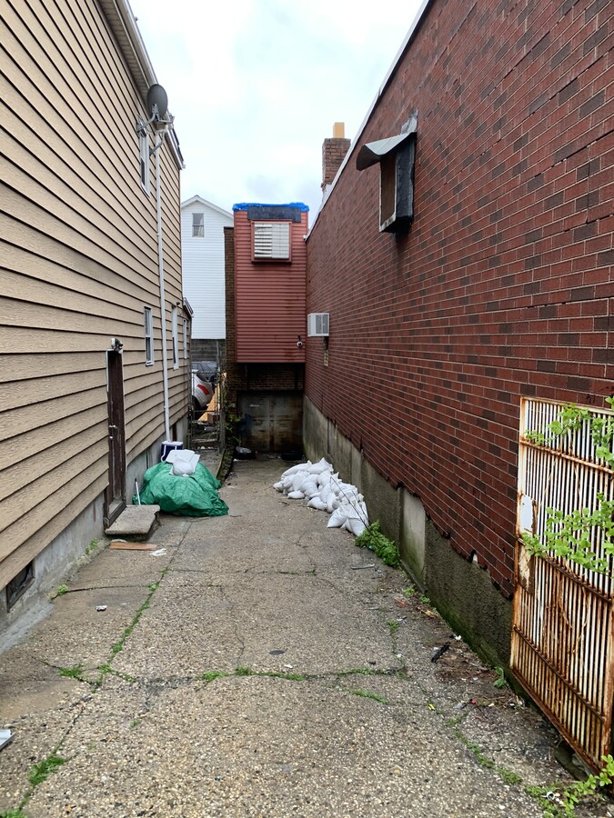 2240 Light St, Bronx, NY 10466