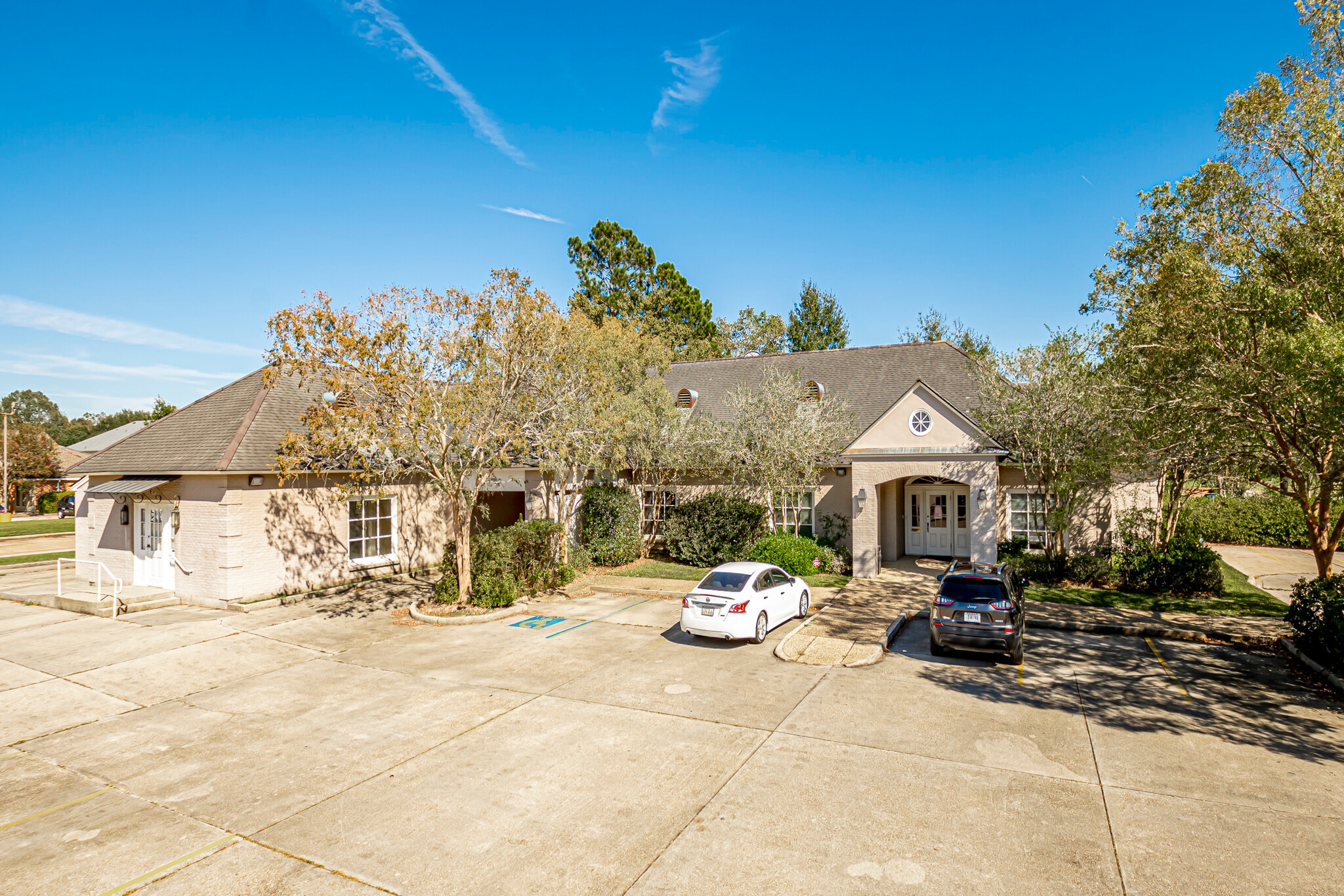 8425 Cumberland Pl, Baton Rouge, LA for lease Building Photo- Image 1 of 66