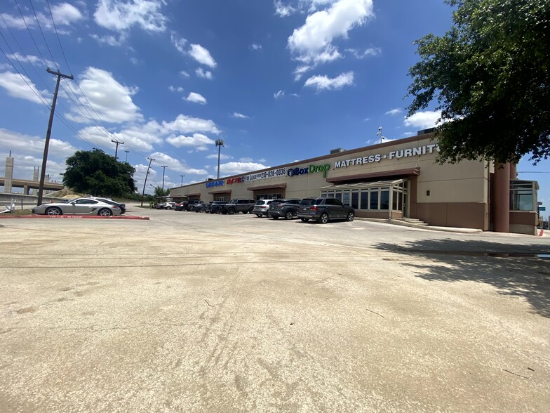 13902-13920 N IH 35, San Antonio, TX for lease - Building Photo - Image 2 of 5