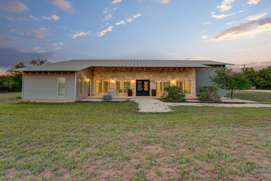 10 Manning St, Waring, TX for sale - Primary Photo - Image 1 of 1