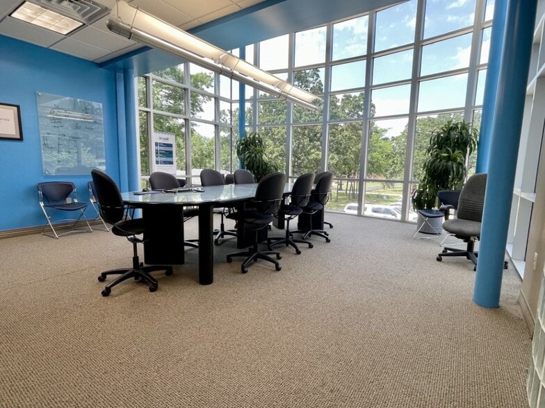 5704 Euper Ln, Fort Smith, AR for sale - Interior Photo - Image 2 of 21