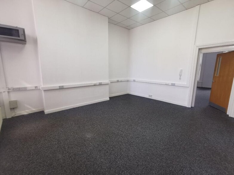 63 Westgate Rd, Newcastle Upon Tyne for lease - Building Photo - Image 2 of 8