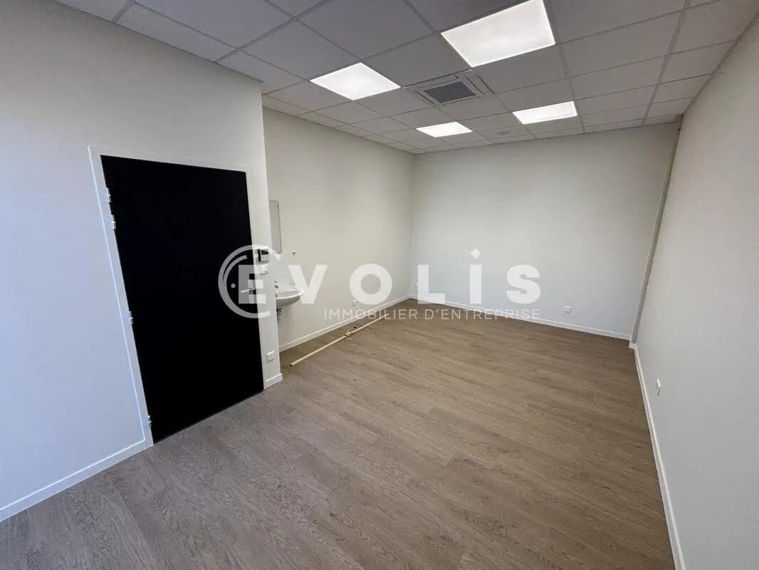 Retail in Amiens for lease Interior Photo- Image 1 of 2
