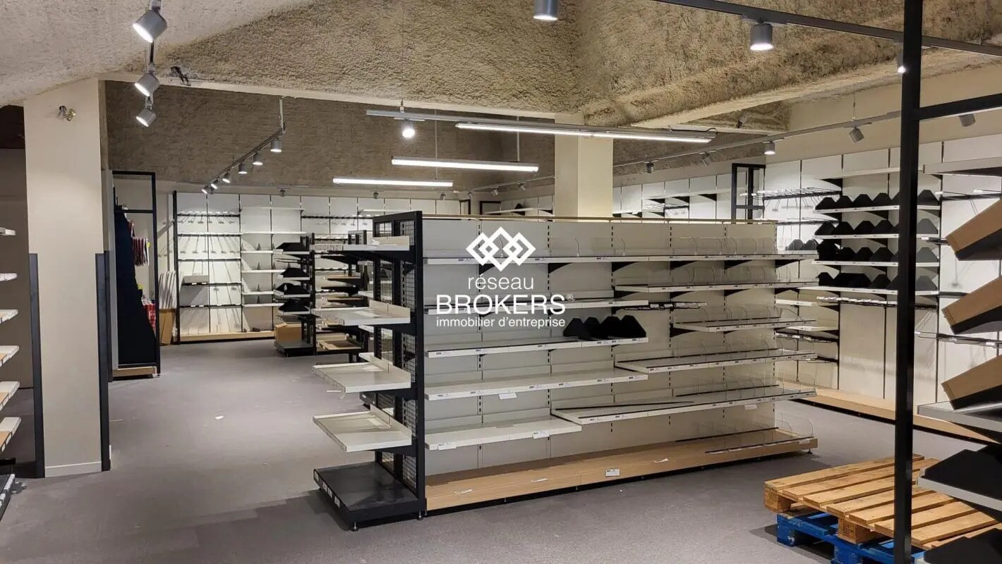 Retail in Le Havre for lease Interior Photo- Image 1 of 4