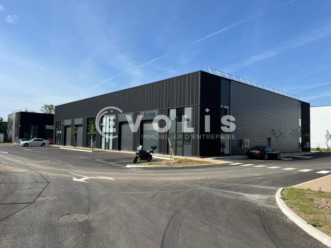 Flex in Trévoux for lease Building Photo- Image 1 of 7