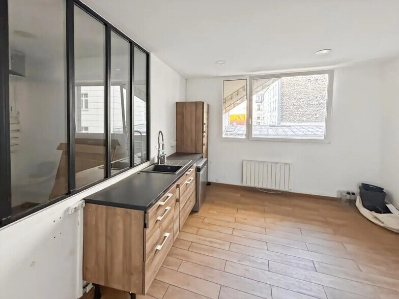 Office in Paris for lease - Building Photo - Image 3 of 6