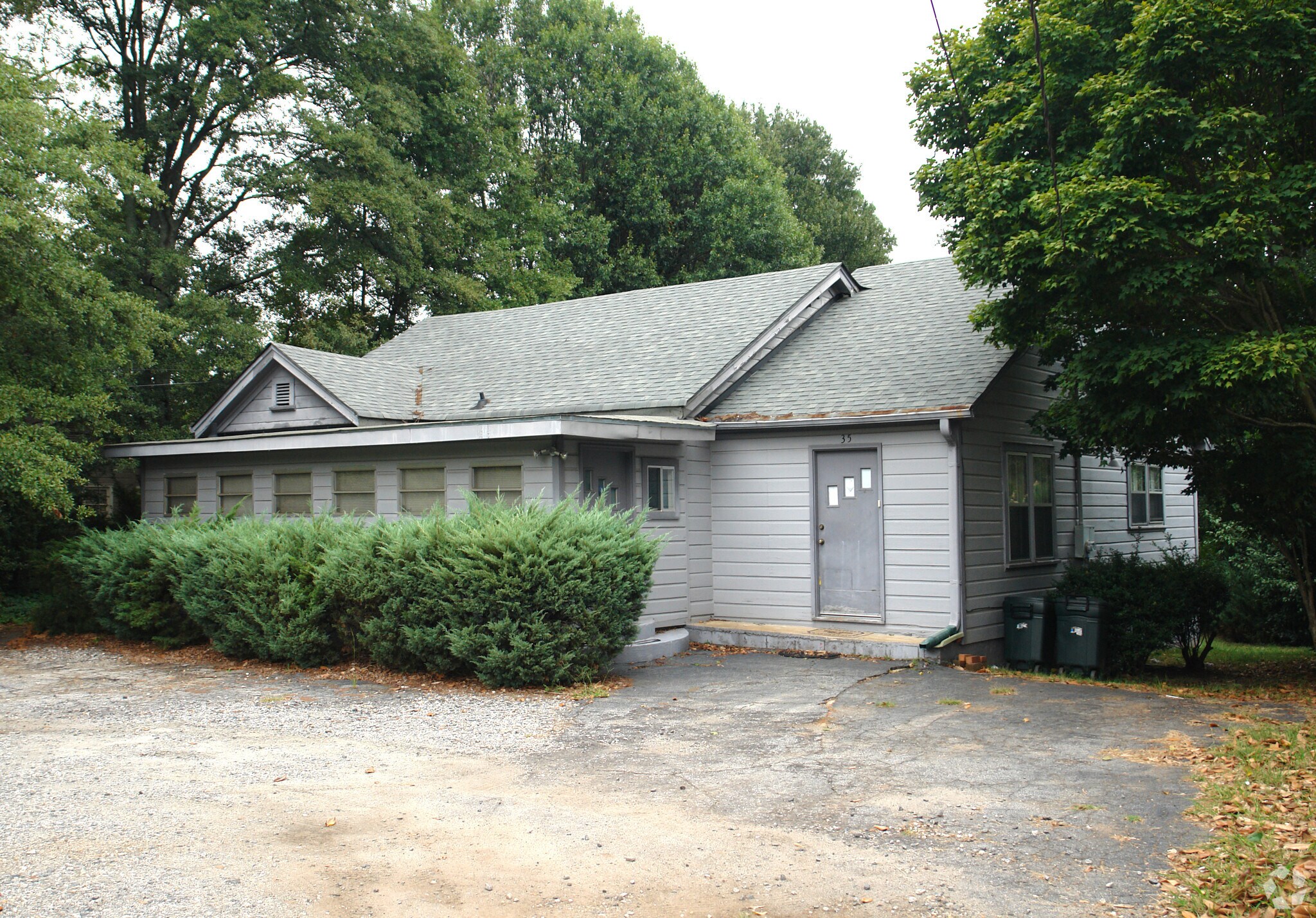 35 Woodstock Rd, Roswell, GA for sale Primary Photo- Image 1 of 1