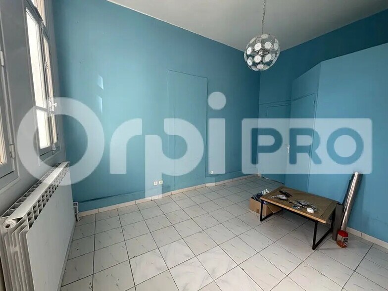 Office in Compiègne for lease - Building Photo - Image 3 of 5