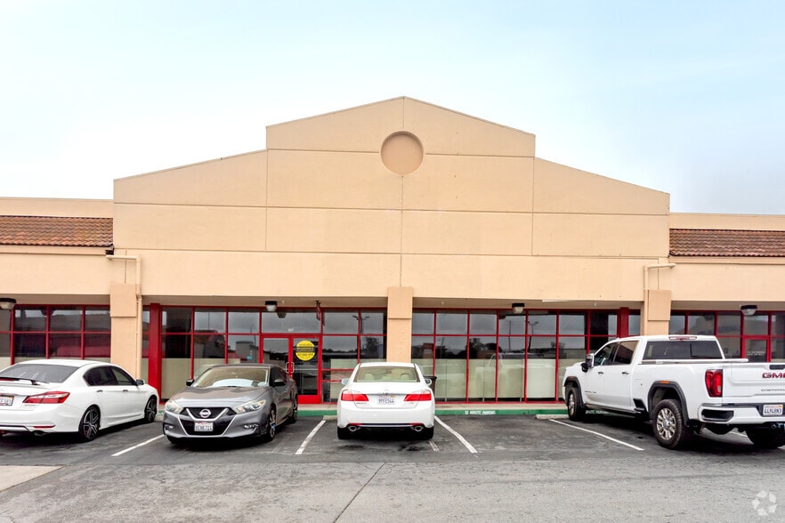 1130 Fremont Blvd, Seaside, CA for lease - Building Photo - Image 3 of 17