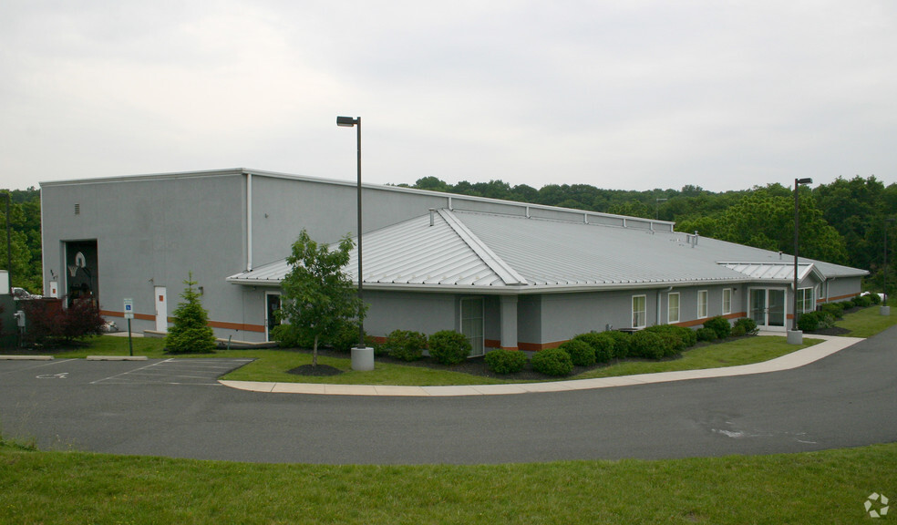 371 Circle of Progress Dr, Pottstown, PA for lease - Building Photo - Image 2 of 15