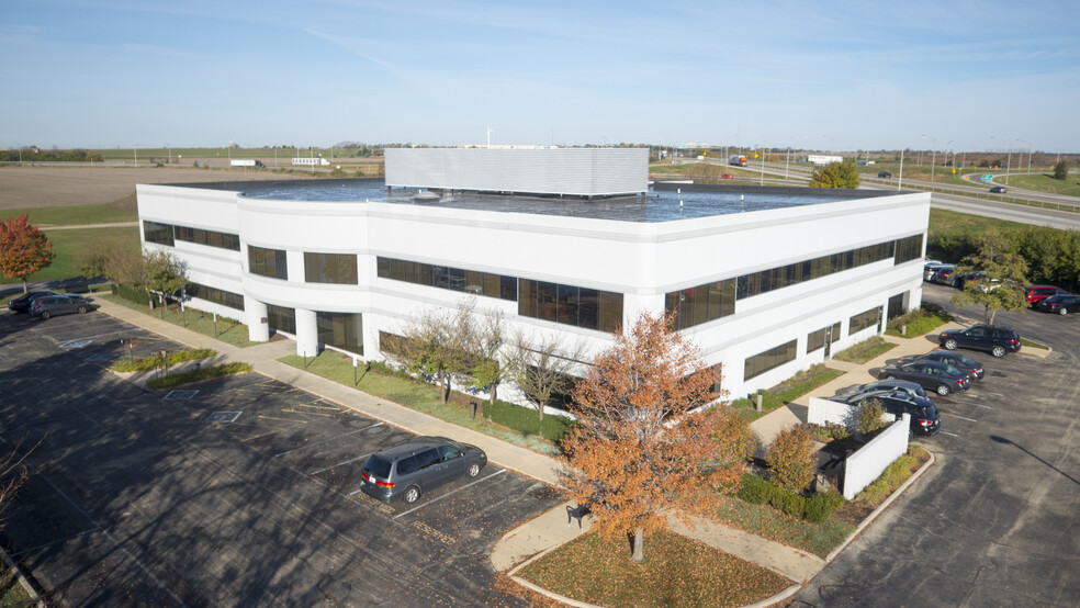 2110 Clear Lake Blvd, Champaign, IL for sale - Building Photo - Image 1 of 1