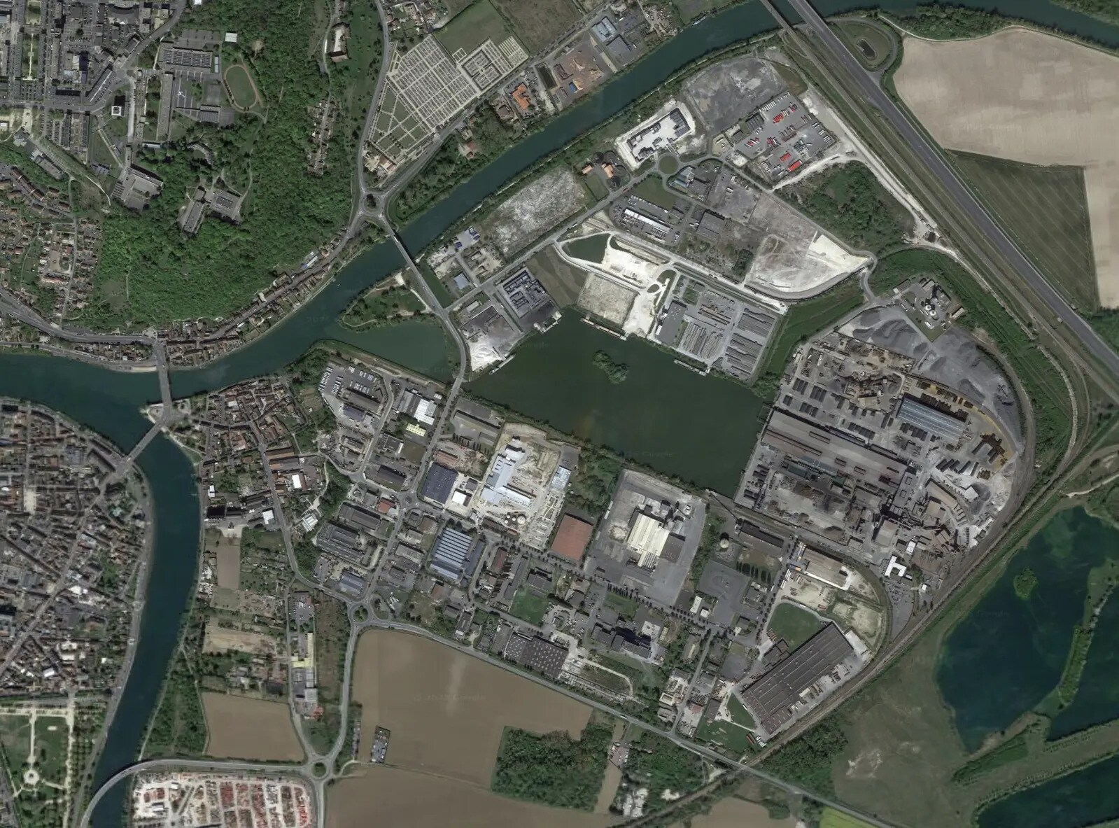 Land in Montereau-Fault-Yonne for sale Aerial- Image 1 of 2