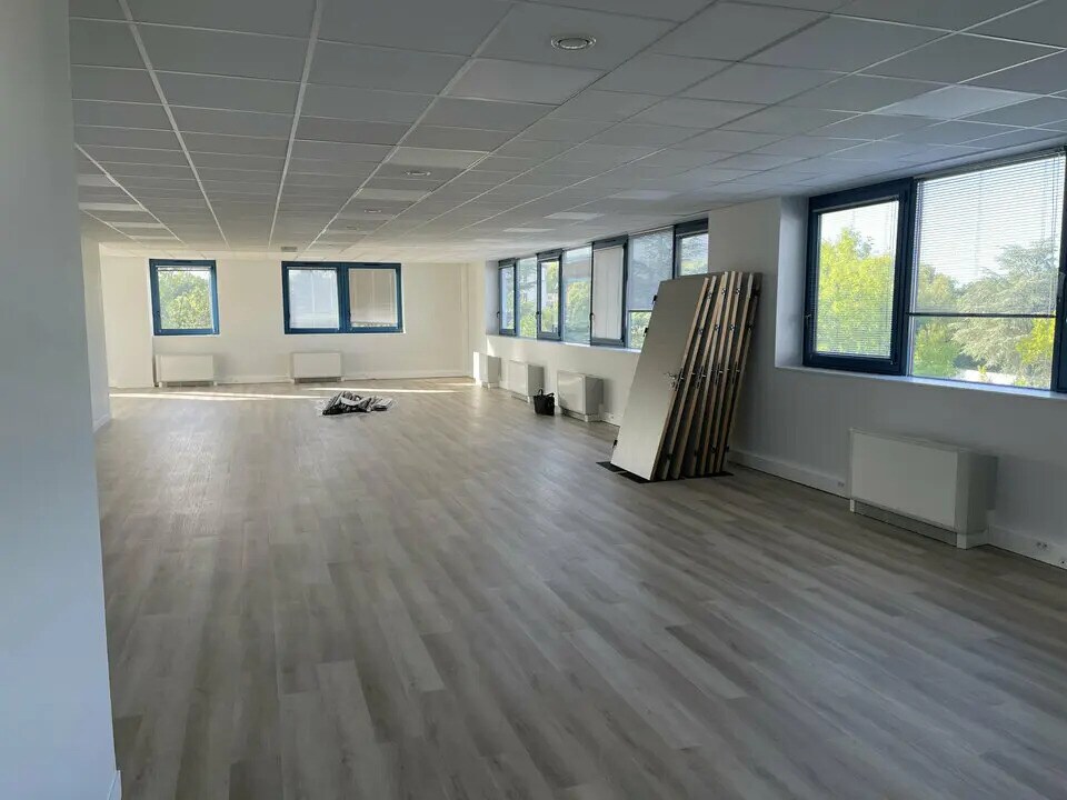 Office in Écully for lease Interior Photo- Image 1 of 15