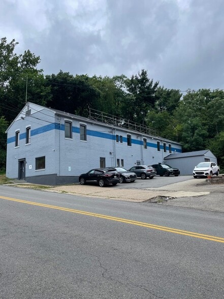 108 Rosslyn Rd, Carnegie, PA for lease - Building Photo - Image 3 of 4