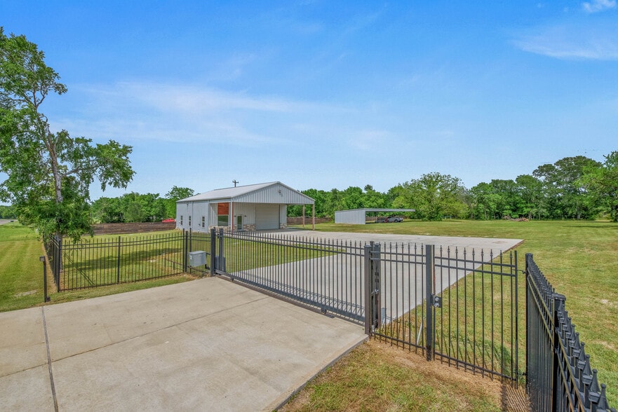 4214 FM 244 Rd, Anderson, TX for sale - Primary Photo - Image 1 of 21