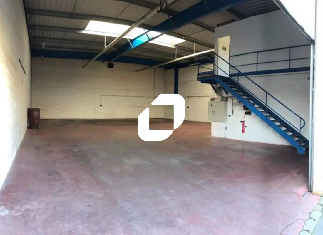 Office in Noisiel for lease Interior Photo- Image 1 of 7