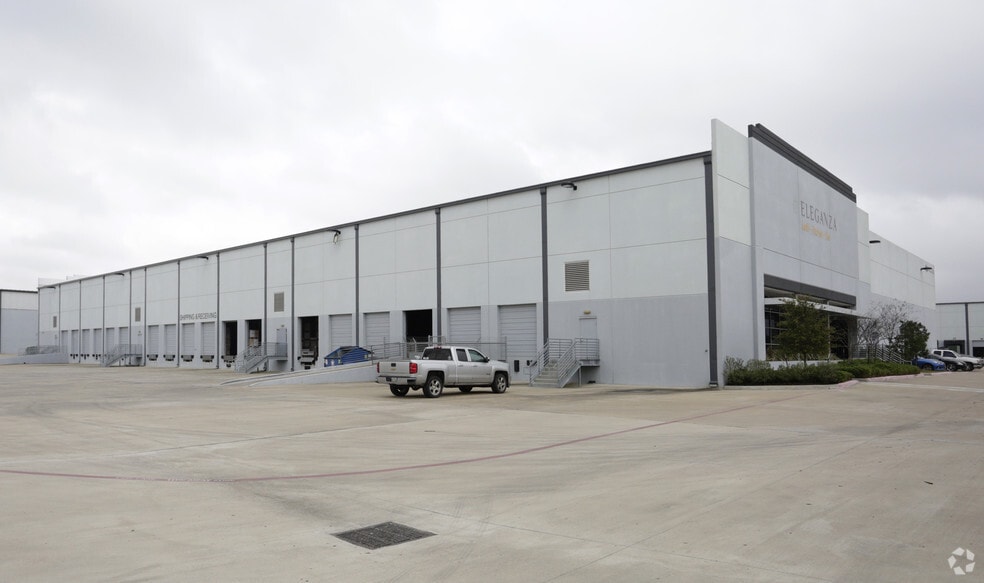 10618 Tanner Rd, Houston, TX for sale - Building Photo - Image 1 of 1