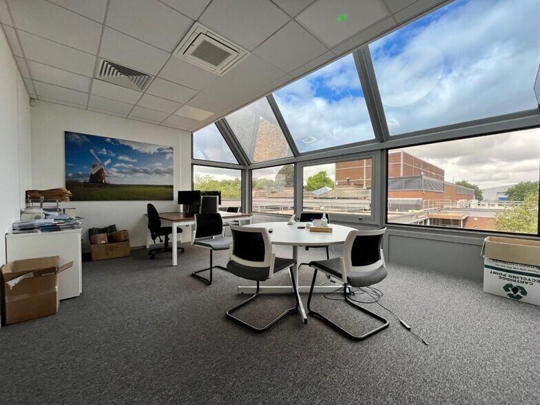 8 Wyncolls Rd, Colchester for lease - Building Photo - Image 3 of 5