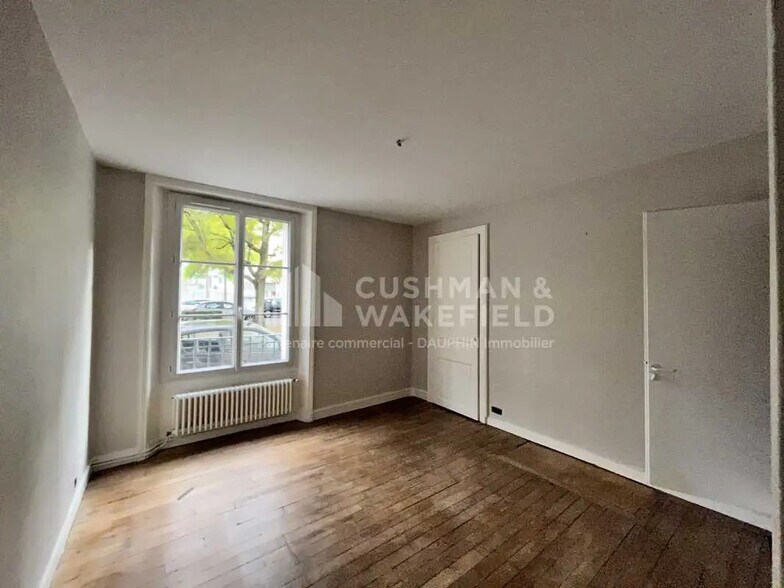 Office in Rennes for lease - Building Photo - Image 1 of 7