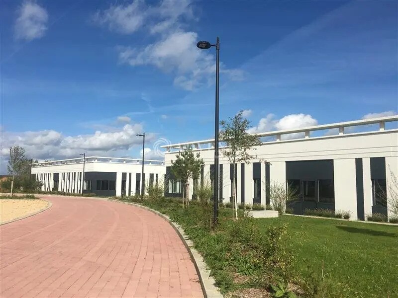 Office in Élancourt for lease Building Photo- Image 1 of 6