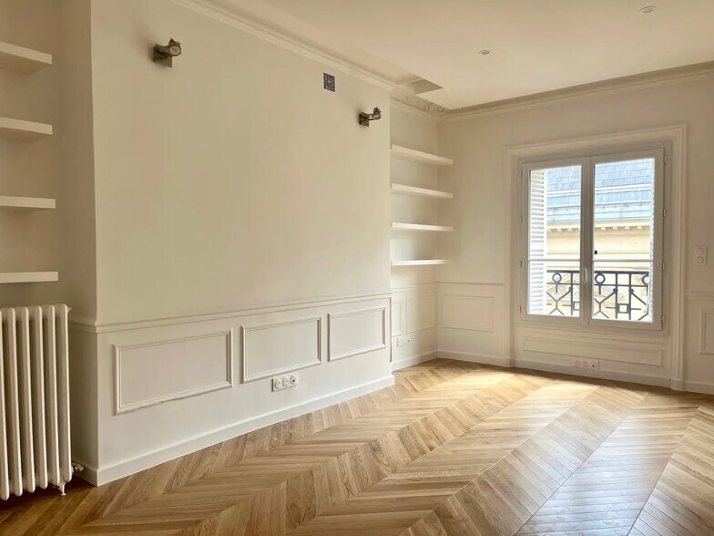 Office in Paris for lease - Interior Photo - Image 3 of 7