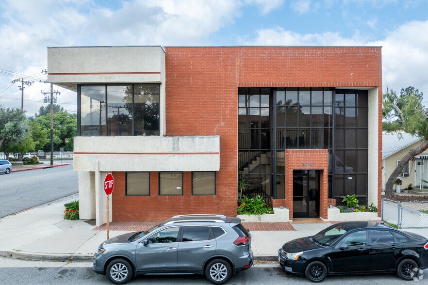 24303 Walnut St, Santa Clarita, CA for lease - Building Photo - Image 3 of 18