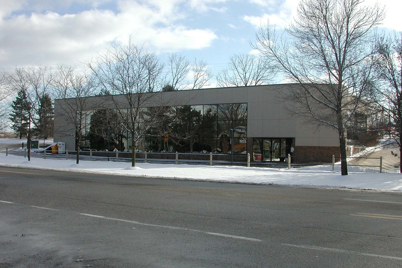 1955 W Hamlin Rd, Rochester Hills, MI 48309