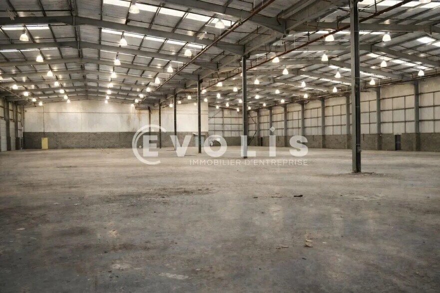 Flex in Amiens for lease - Interior Photo - Image 1 of 1