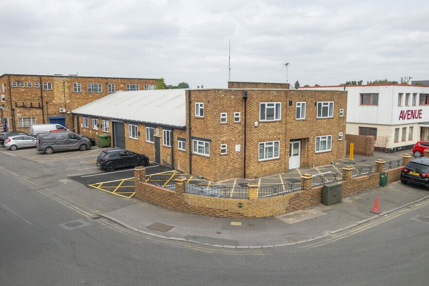 1 David Rd, Slough for lease - Building Photo - Image 3 of 9