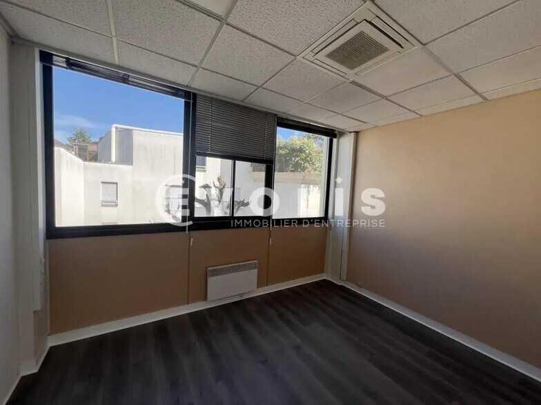 28 Rue Chapsal, Joinville-le-Pont for lease - Interior Photo - Image 3 of 29