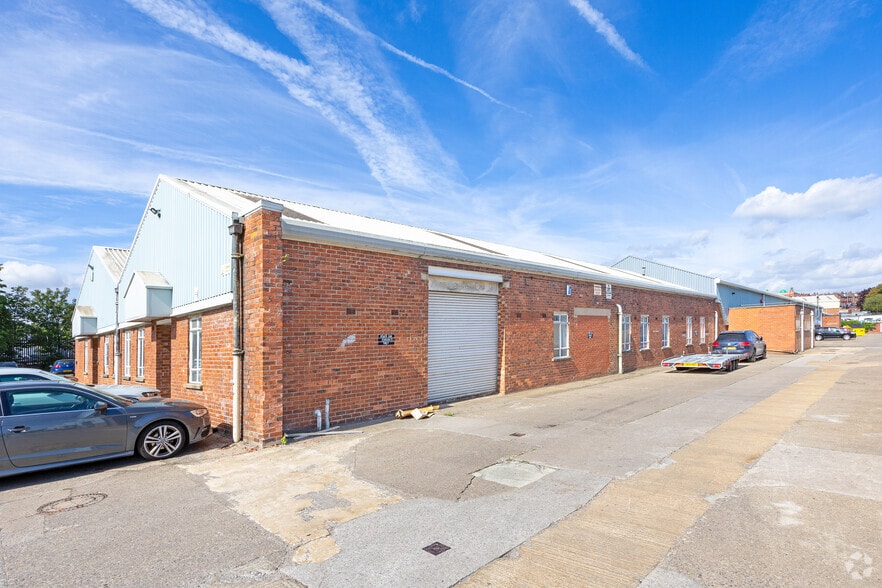 Parkside Ln, Leeds for lease - Primary Photo - Image 2 of 5