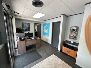 1170 W Kansas St, Liberty, MO for lease Interior Photo- Image 2 of 5