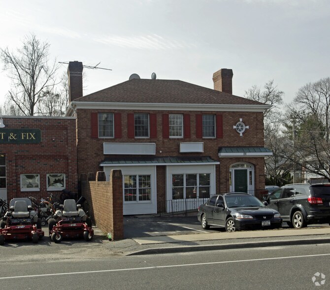 191 Forest Ave, Locust Valley, NY for sale - Primary Photo - Image 1 of 1