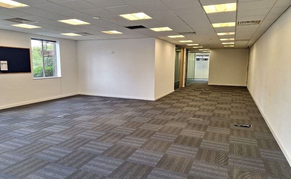 Blackbrook Park Ave, Taunton for lease - Interior Photo - Image 3 of 7