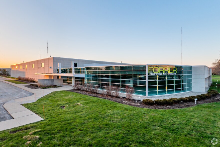 555 W Estabrook Blvd, Milwaukee, WI for sale - Building Photo - Image 1 of 1