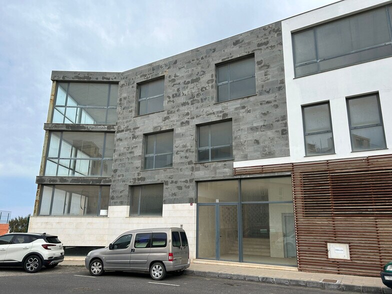 Office in Puerto del Rosario for sale - Building Photo - Image 1 of 4