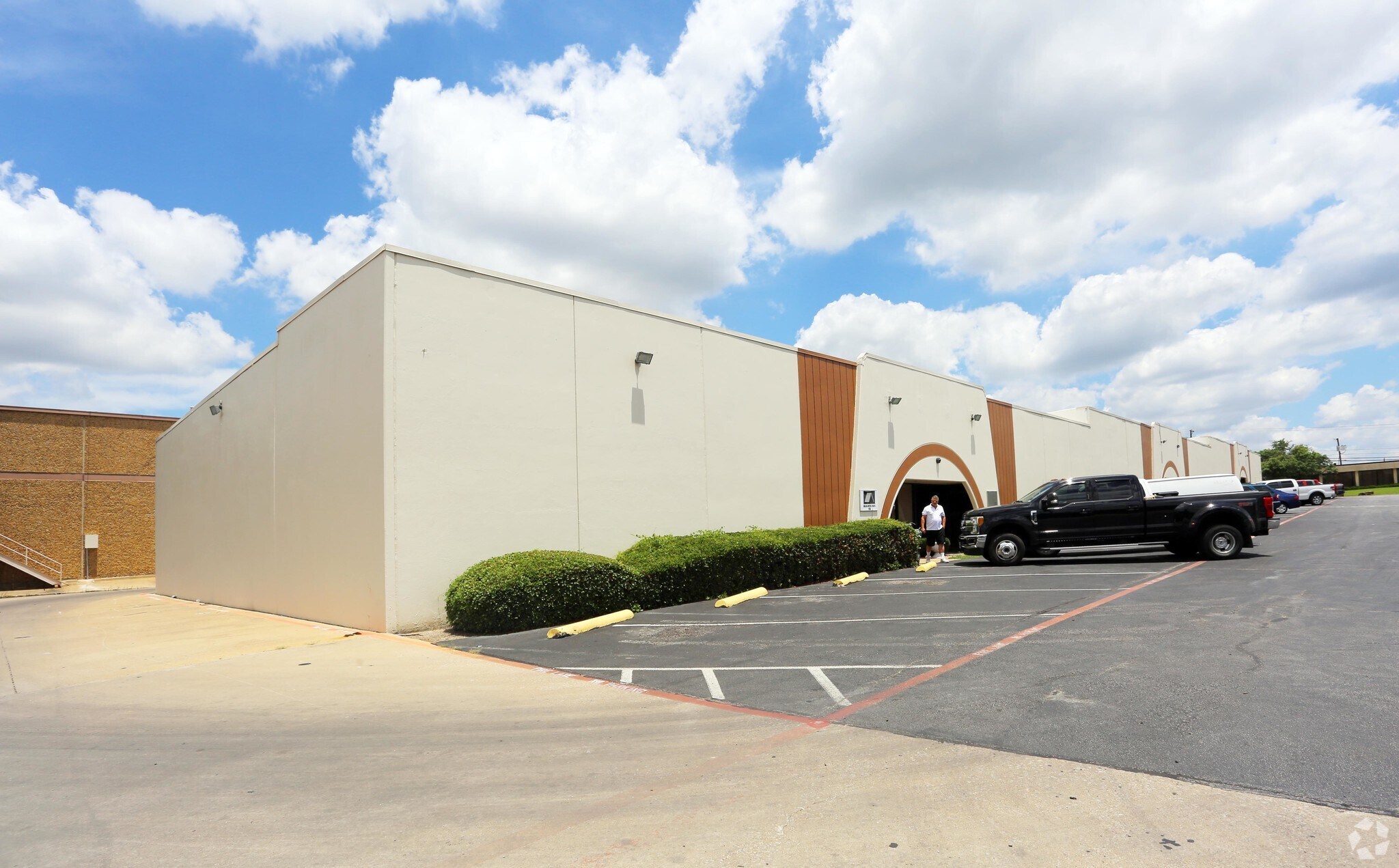 10907 Shady Trl, Dallas, TX for sale Building Photo- Image 1 of 1