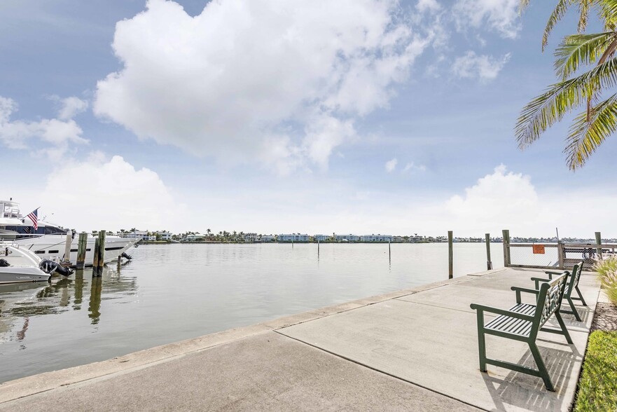 1001 10th Ave S, Naples, FL for sale - Building Photo - Image 3 of 27