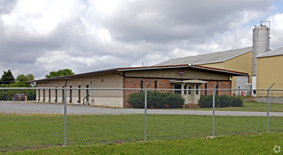 4915 County Dr, Disputanta, VA for sale - Primary Photo - Image 1 of 1