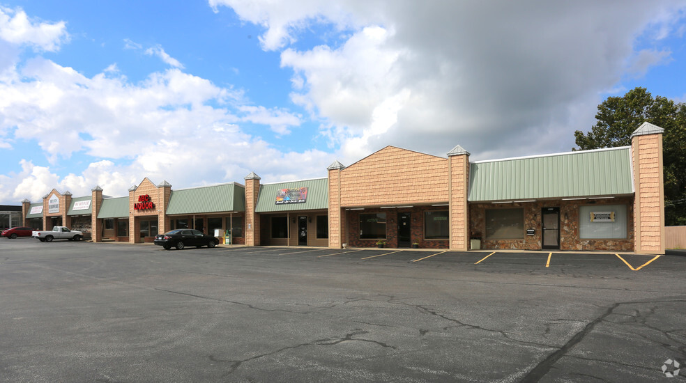 3915-3925 Burlington Rd, Greensboro, NC for lease - Primary Photo - Image 1 of 1