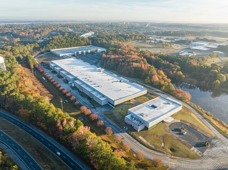 375 Airport Rd, Griffin, GA for lease - Building Photo - Image 1 of 11