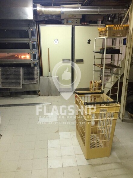 Retail in Paris for lease - Interior Photo - Image 3 of 6