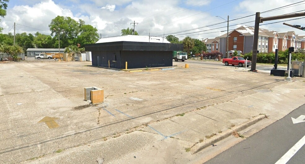 4010 Barrancas Ave, Pensacola, FL for sale - Building Photo - Image 2 of 8
