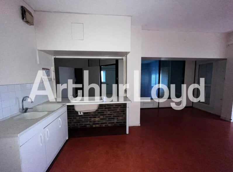 Office in Caen for lease - Interior Photo - Image 2 of 4