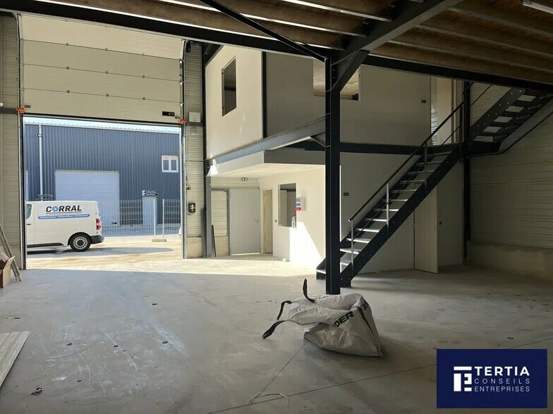 Flex in Vendargues for lease - Building Photo - Image 2 of 6